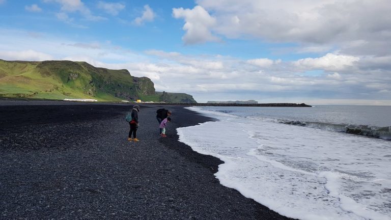 As praias de areia preta da Islândia Ligado em Viagem